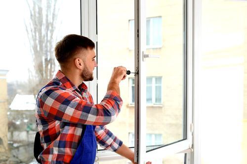 Fensterwartung Dachau – Dichtungsprüfung